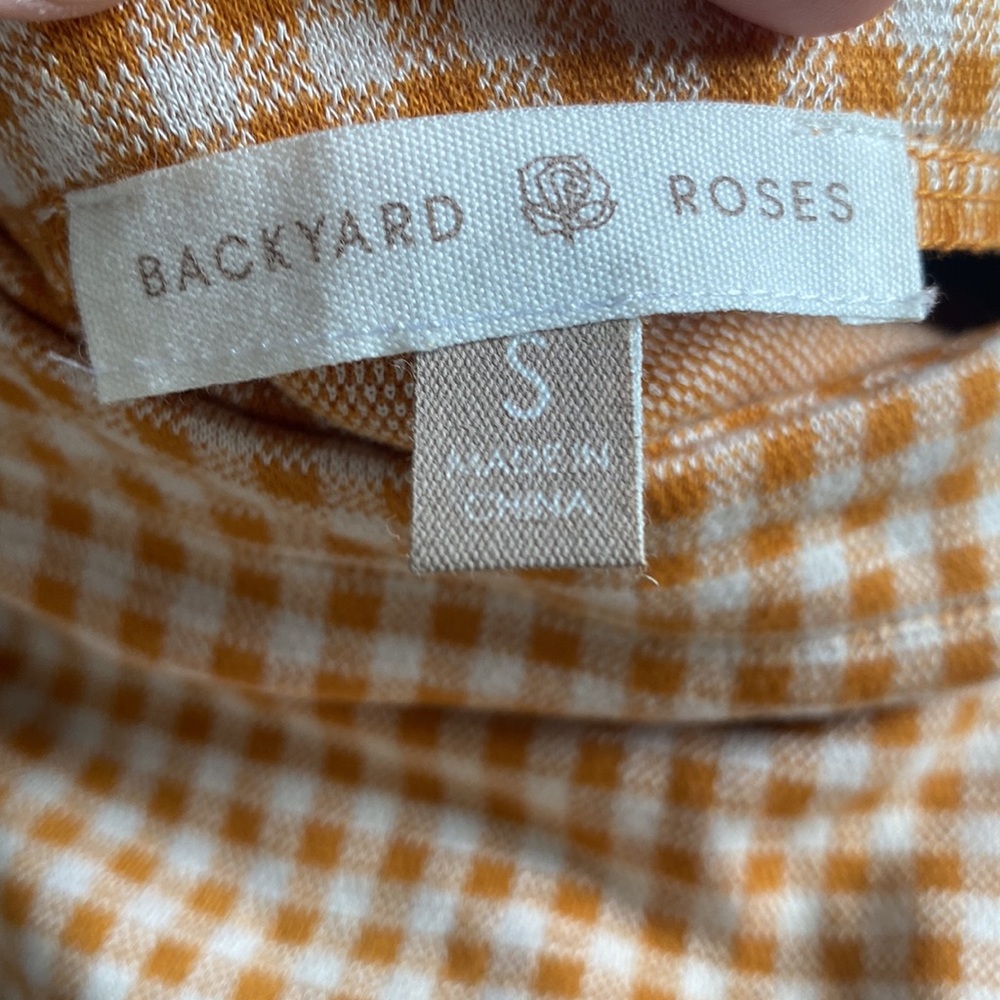 Backyard Roses orange top - Picture 3 of 4